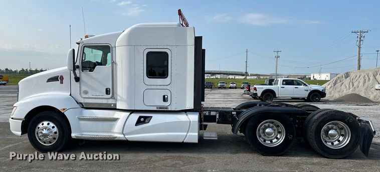 image for item EJ6363 2015 Kenworth  T660 semi truck