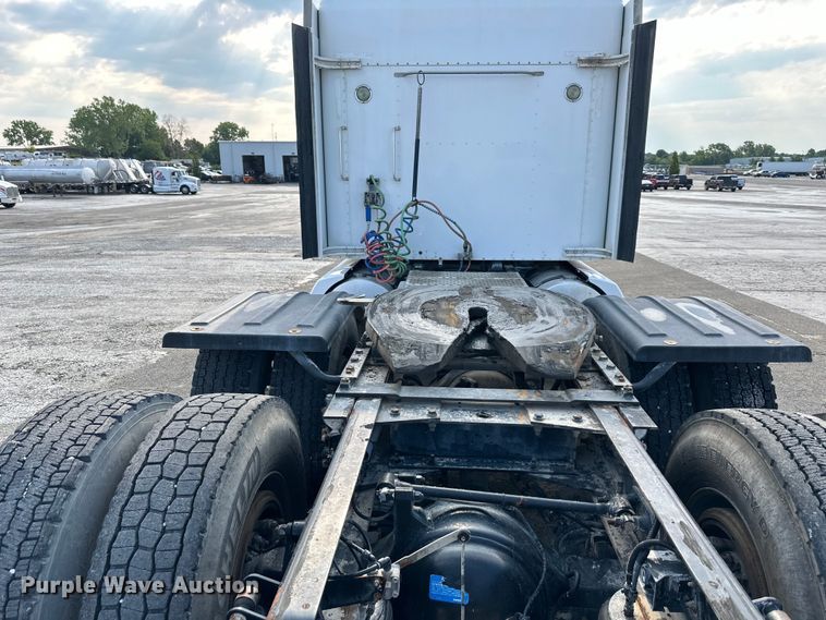 image for item EJ6363 2015 Kenworth  T660 semi truck