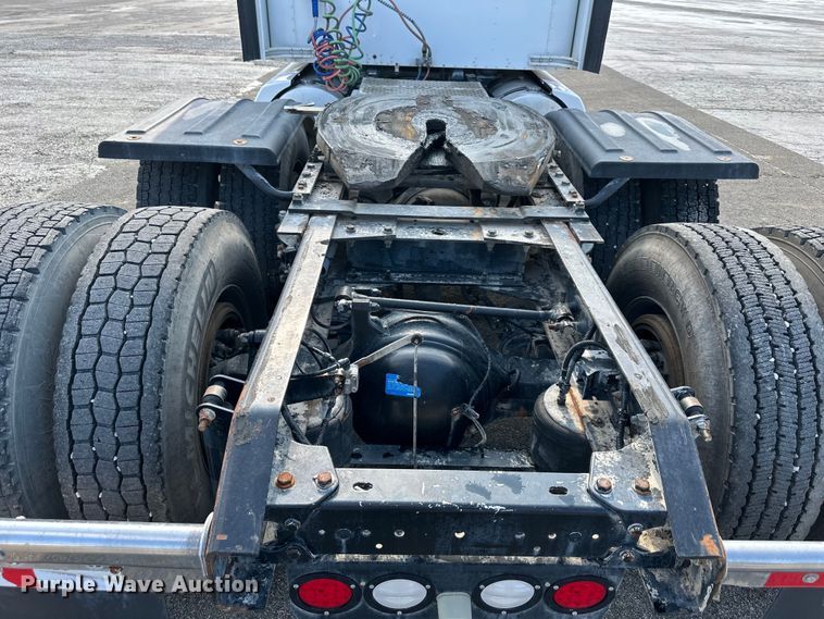 image for item EJ6363 2015 Kenworth  T660 semi truck