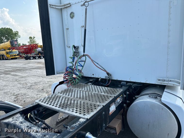 image for item EJ6363 2015 Kenworth  T660 semi truck