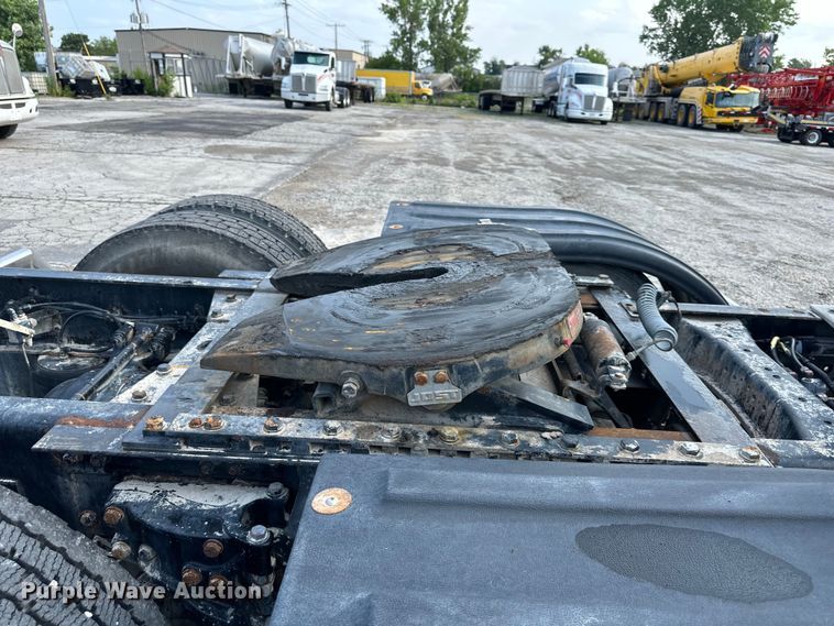 image for item EJ6363 2015 Kenworth  T660 semi truck