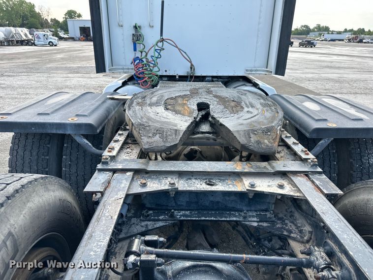 image for item EJ6363 2015 Kenworth  T660 semi truck