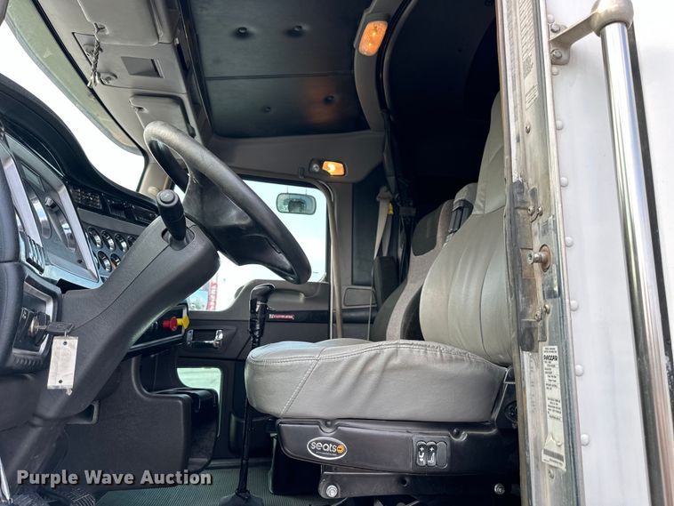 image for item EJ6363 2015 Kenworth  T660 semi truck