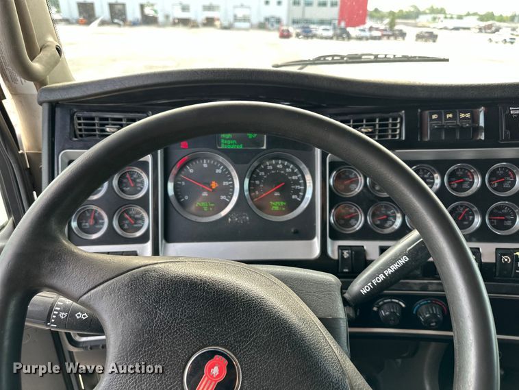 image for item EJ6363 2015 Kenworth  T660 semi truck