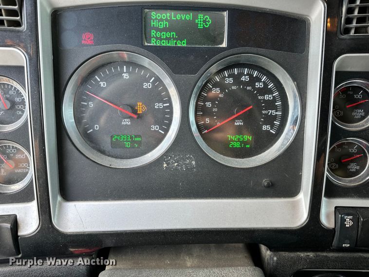 image for item EJ6363 2015 Kenworth  T660 semi truck