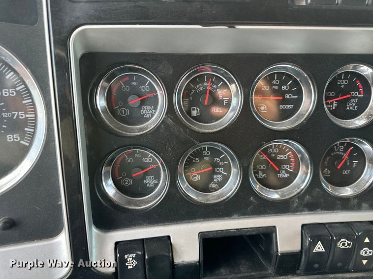 image for item EJ6363 2015 Kenworth  T660 semi truck