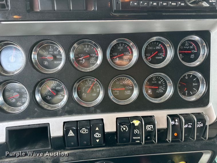 image for item EJ6363 2015 Kenworth  T660 semi truck