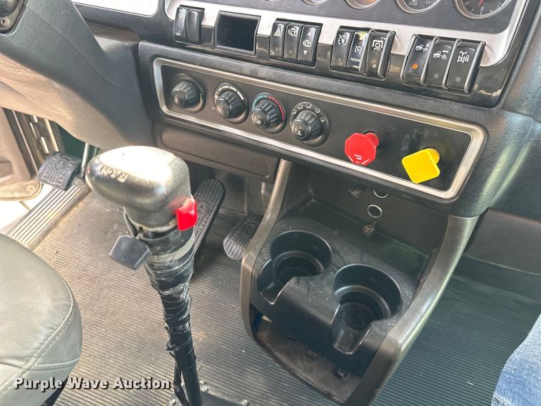 image for item EJ6363 2015 Kenworth  T660 semi truck