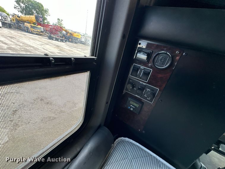 image for item EJ6363 2015 Kenworth  T660 semi truck