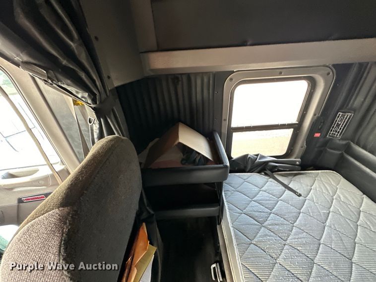 image for item EJ6363 2015 Kenworth  T660 semi truck