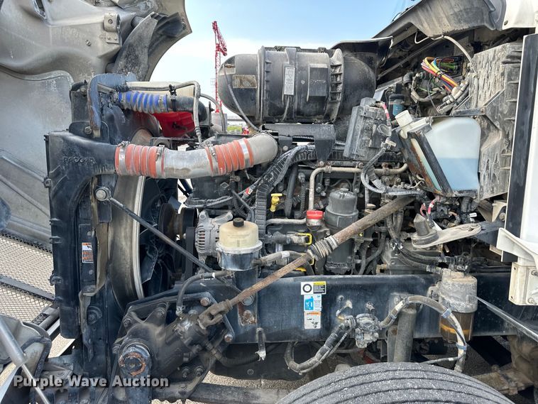 image for item EJ6363 2015 Kenworth  T660 semi truck