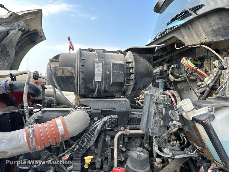 image for item EJ6363 2015 Kenworth  T660 semi truck