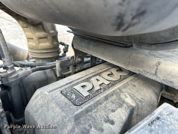 image for item EJ6363 2015 Kenworth  T660 semi truck