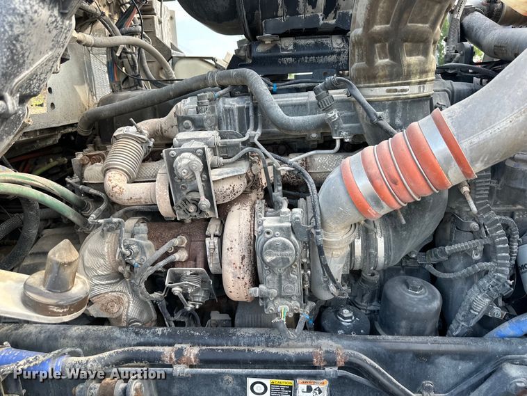 image for item EJ6363 2015 Kenworth  T660 semi truck