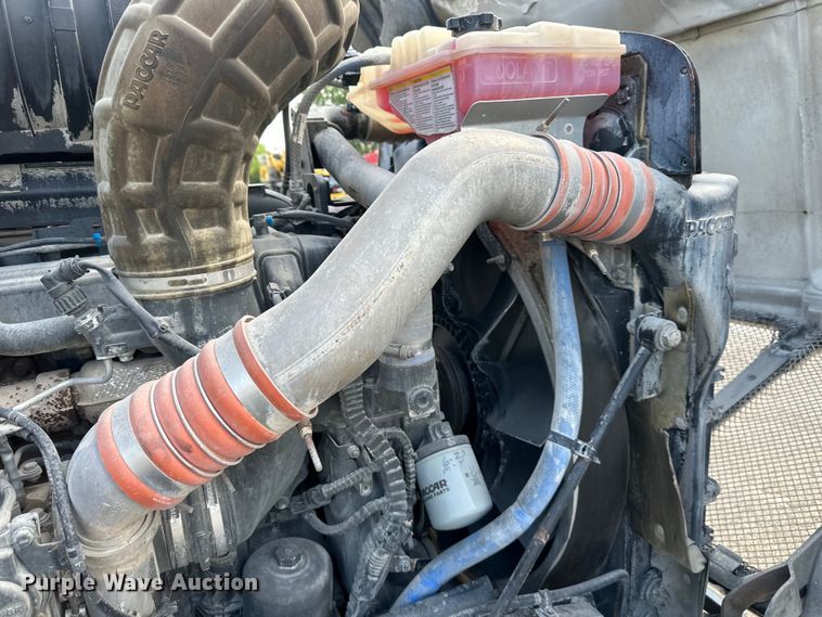 image for item EJ6363 2015 Kenworth  T660 semi truck