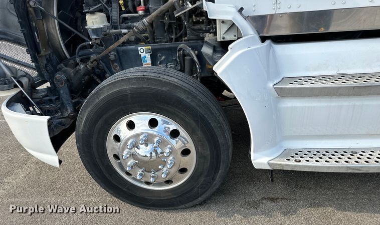 image for item EJ6363 2015 Kenworth  T660 semi truck