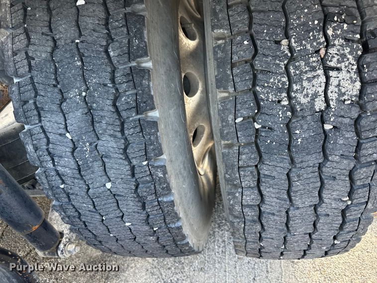 image for item EJ6363 2015 Kenworth  T660 semi truck