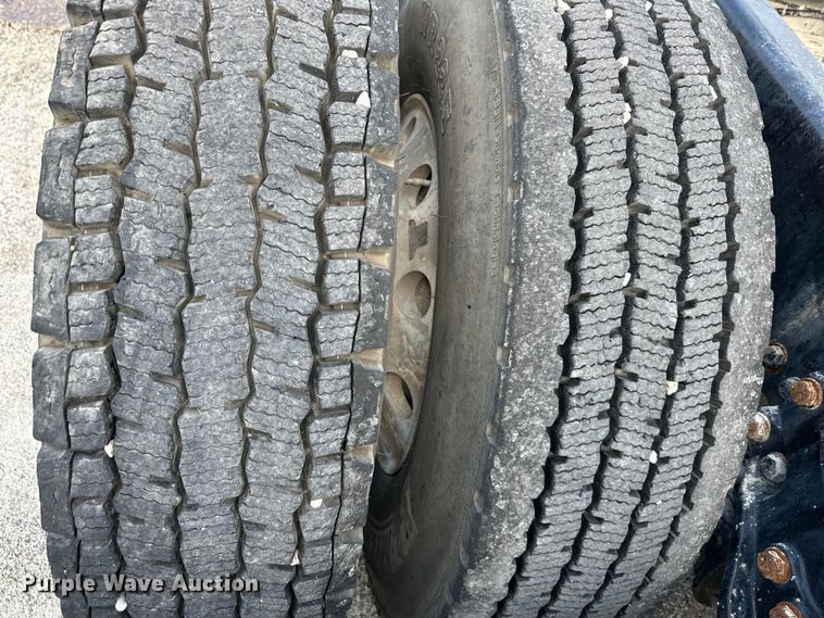 image for item EJ6363 2015 Kenworth  T660 semi truck