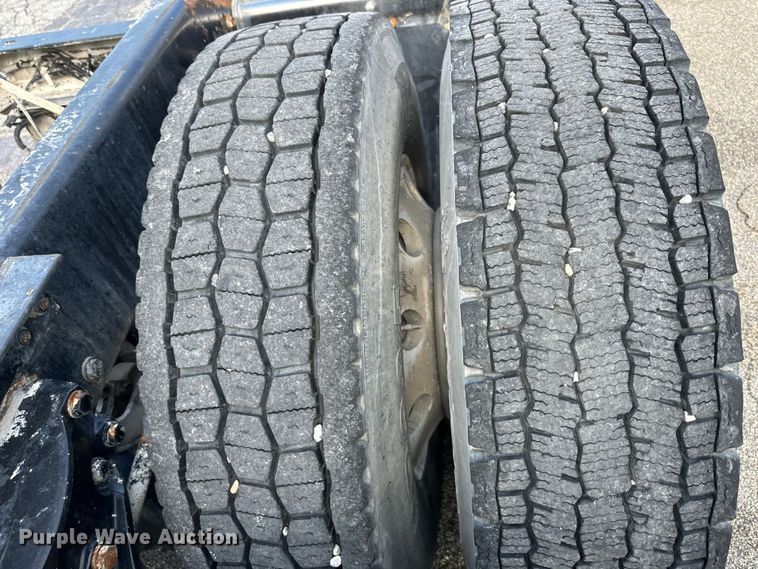 image for item EJ6363 2015 Kenworth  T660 semi truck