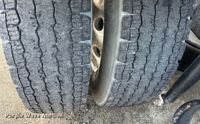 image for item EJ6363 2015 Kenworth  T660 semi truck