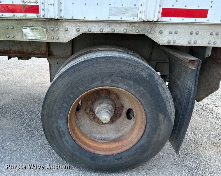 image for item EJ6367 1988 Fruehauf  dry van trailer