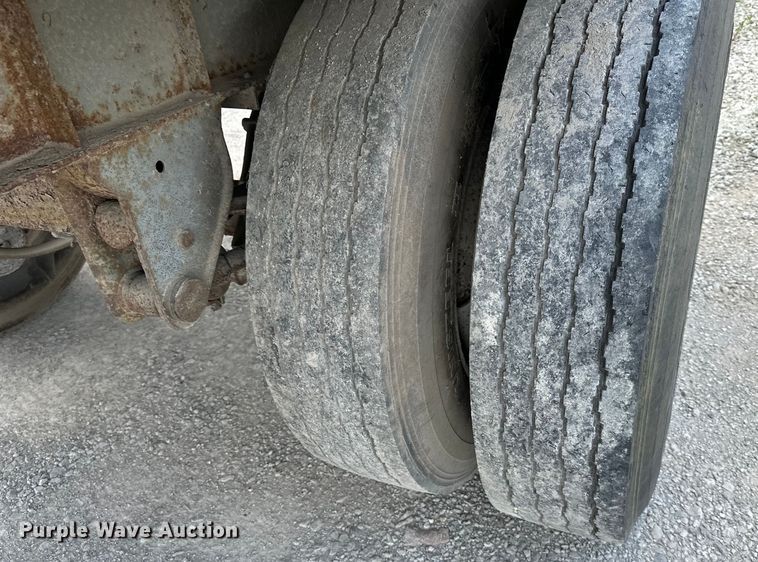 image for item EJ6367 1988 Fruehauf  dry van trailer