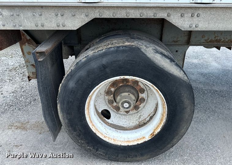 image for item EJ6367 1988 Fruehauf  dry van trailer