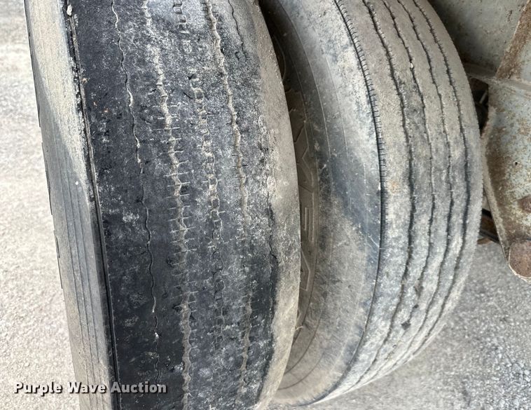 image for item EJ6367 1988 Fruehauf  dry van trailer