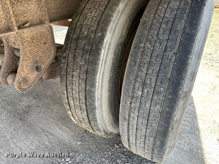 image for item EJ6368 2002 Trailmobile  dry van trailer