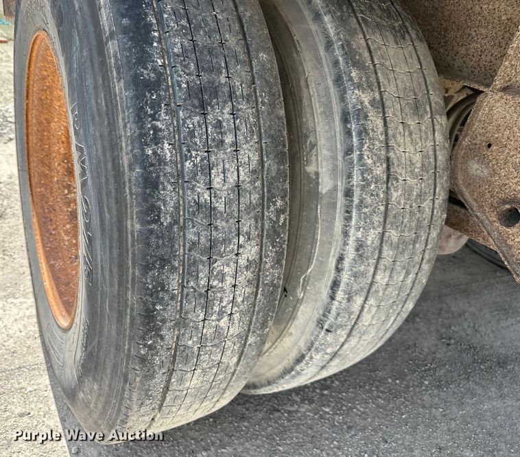 image for item EJ6368 2002 Trailmobile  dry van trailer