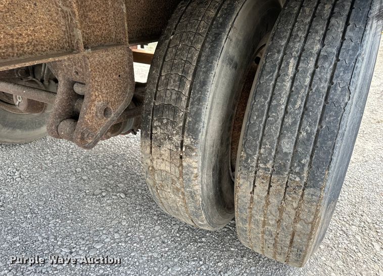 image for item EJ6369 2002 Trailmobile  dry van trailer