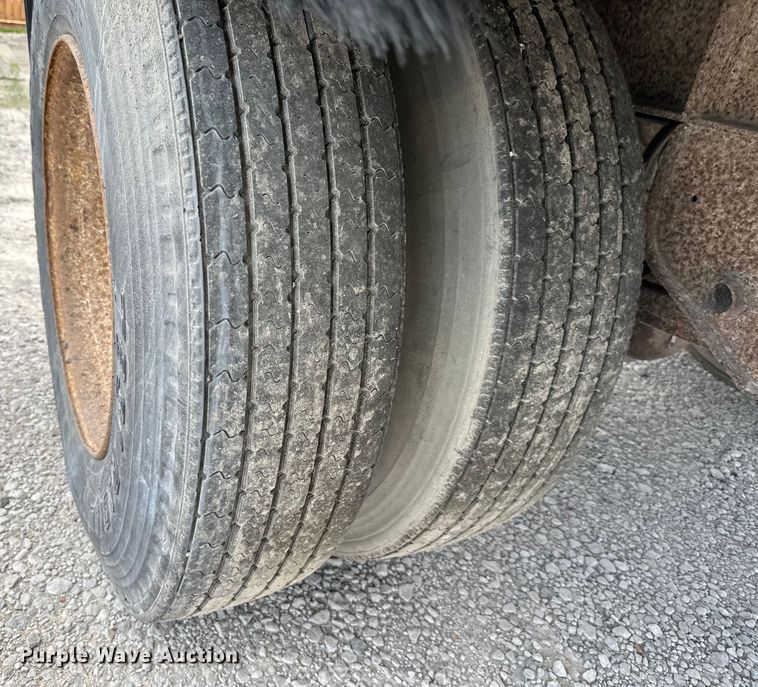 image for item EJ6369 2002 Trailmobile  dry van trailer