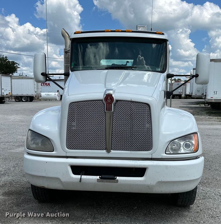 image for item EJ6371 2013 Kenworth T370  semi truck