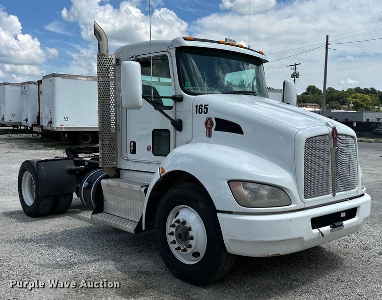 image for item EJ6371 2013 Kenworth T370  semi truck