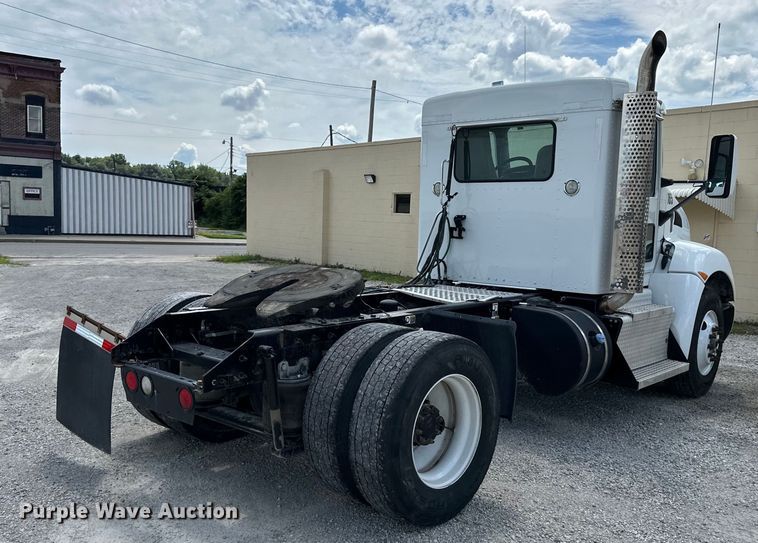 image for item EJ6371 2013 Kenworth T370  semi truck