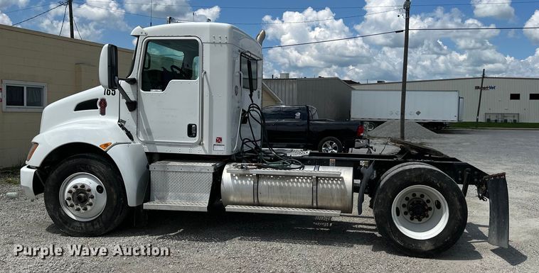 image for item EJ6371 2013 Kenworth T370  semi truck