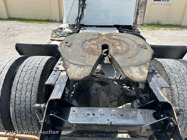 image for item EJ6371 2013 Kenworth T370  semi truck