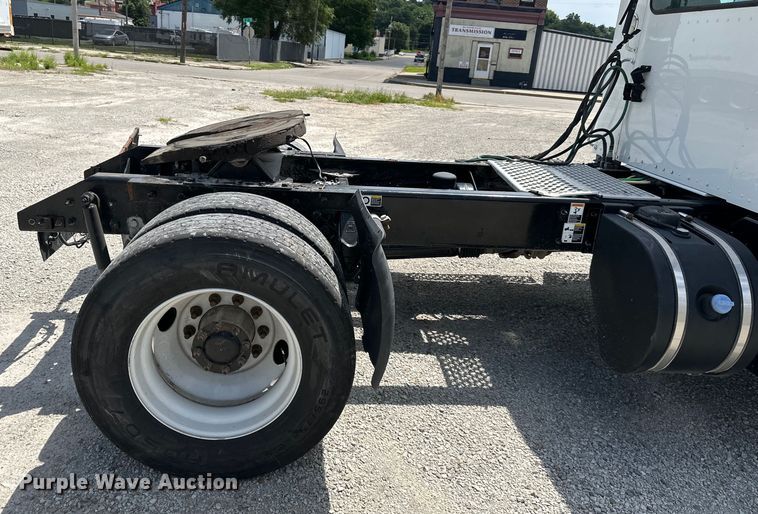 image for item EJ6371 2013 Kenworth T370  semi truck