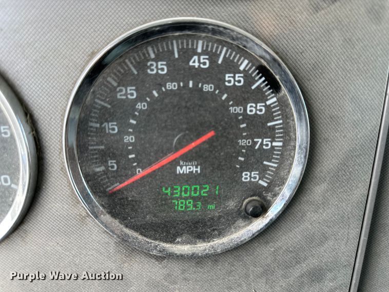 image for item EJ6371 2013 Kenworth T370  semi truck