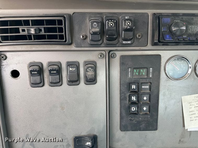 image for item EJ6371 2013 Kenworth T370  semi truck