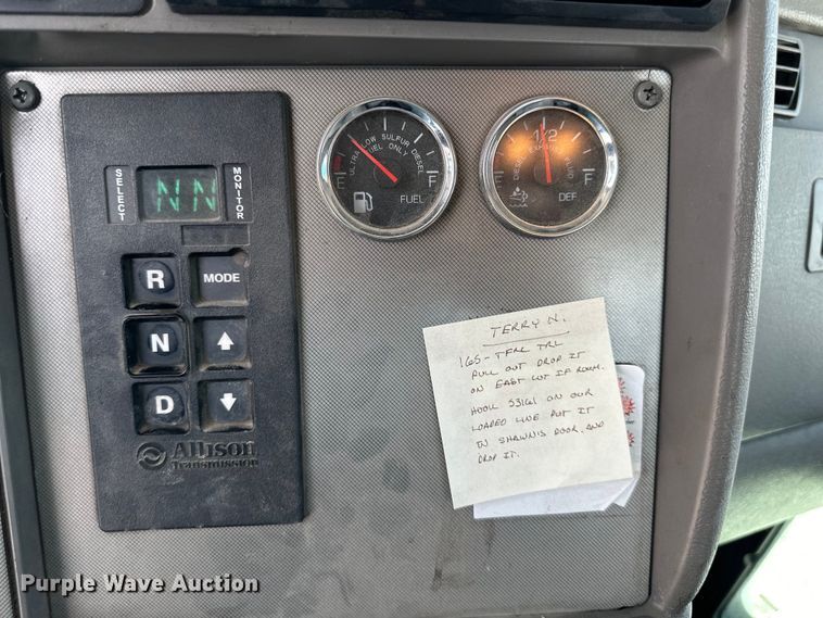 image for item EJ6371 2013 Kenworth T370  semi truck