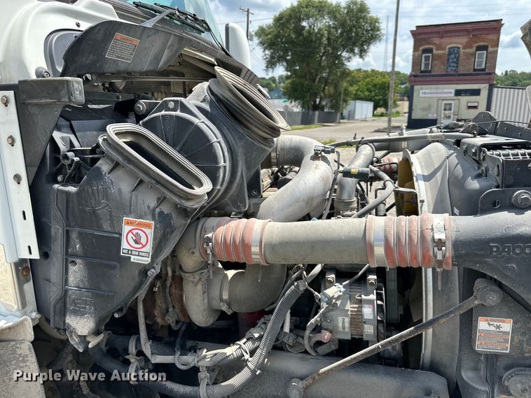 image for item EJ6371 2013 Kenworth T370  semi truck