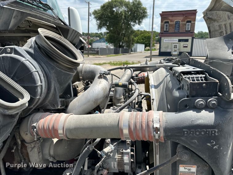 image for item EJ6371 2013 Kenworth T370  semi truck