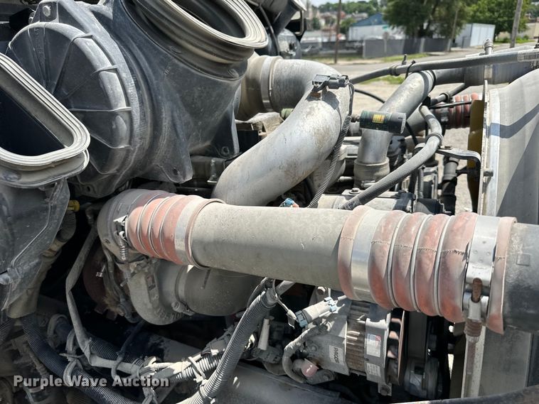 image for item EJ6371 2013 Kenworth T370  semi truck