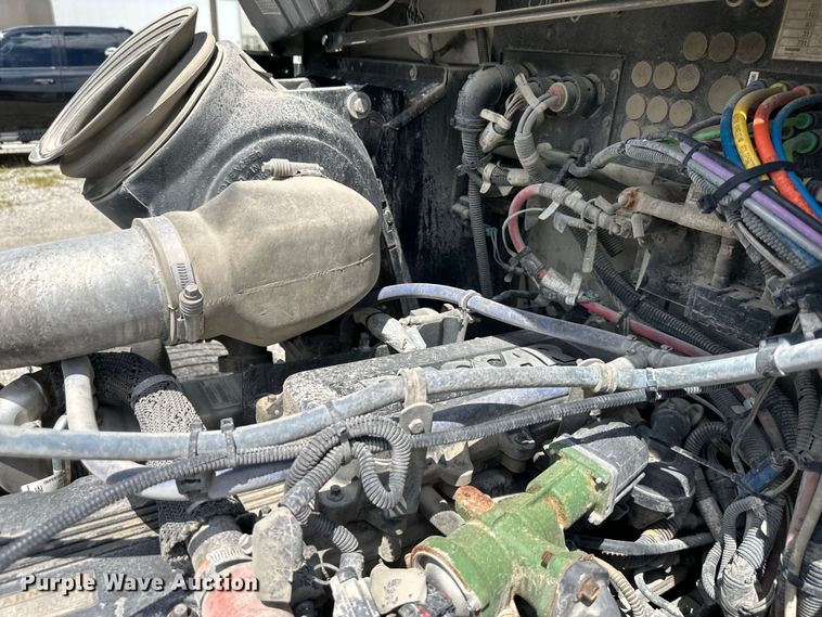 image for item EJ6371 2013 Kenworth T370  semi truck