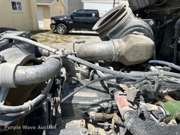 image for item EJ6371 2013 Kenworth T370  semi truck