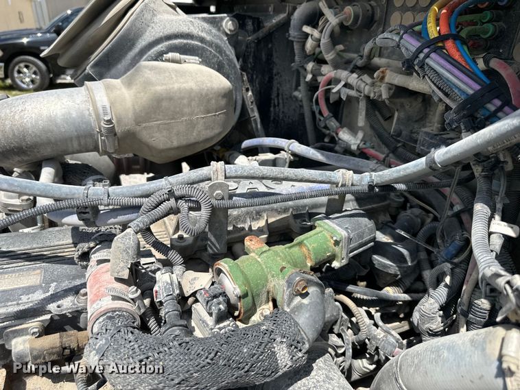 image for item EJ6371 2013 Kenworth T370  semi truck