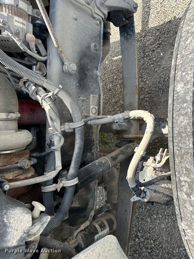 image for item EJ6371 2013 Kenworth T370  semi truck