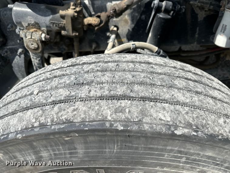 image for item EJ6371 2013 Kenworth T370  semi truck