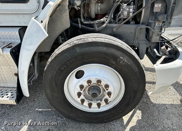 image for item EJ6371 2013 Kenworth T370  semi truck